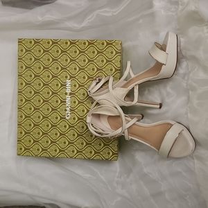 Gianni Bini - Emily - White/Gold Sandals